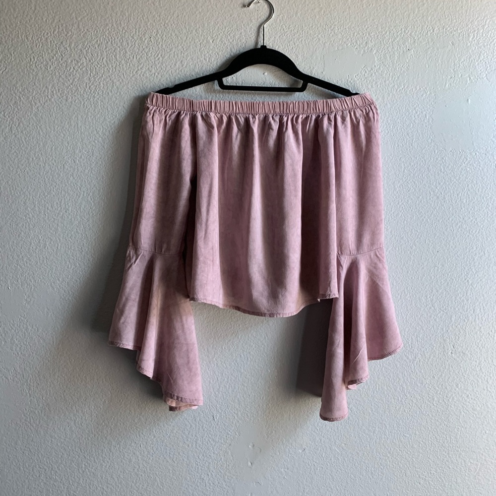 Off the shoulders bell sleeve crop top